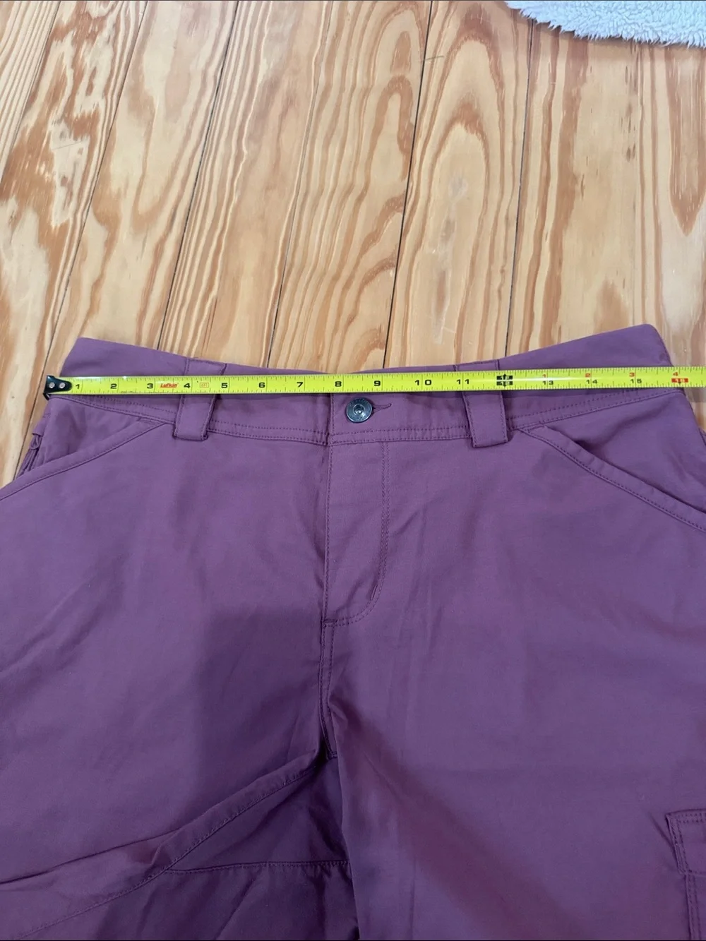 Duluth Trading Co Women's Cargo Shorts in Dusty Rose - Picture 7 of 9